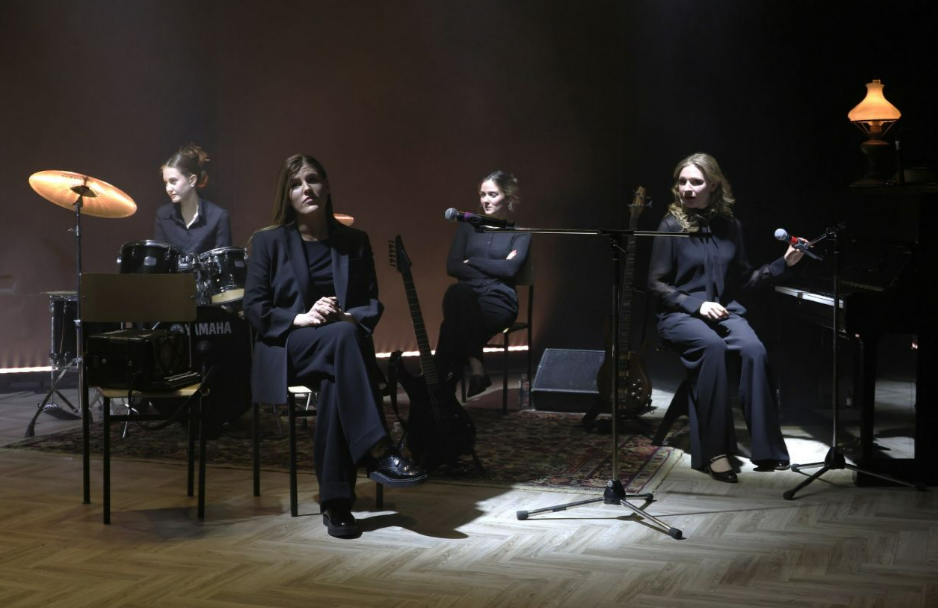 Люблю. Целую. Кеша. Все письма только о любви