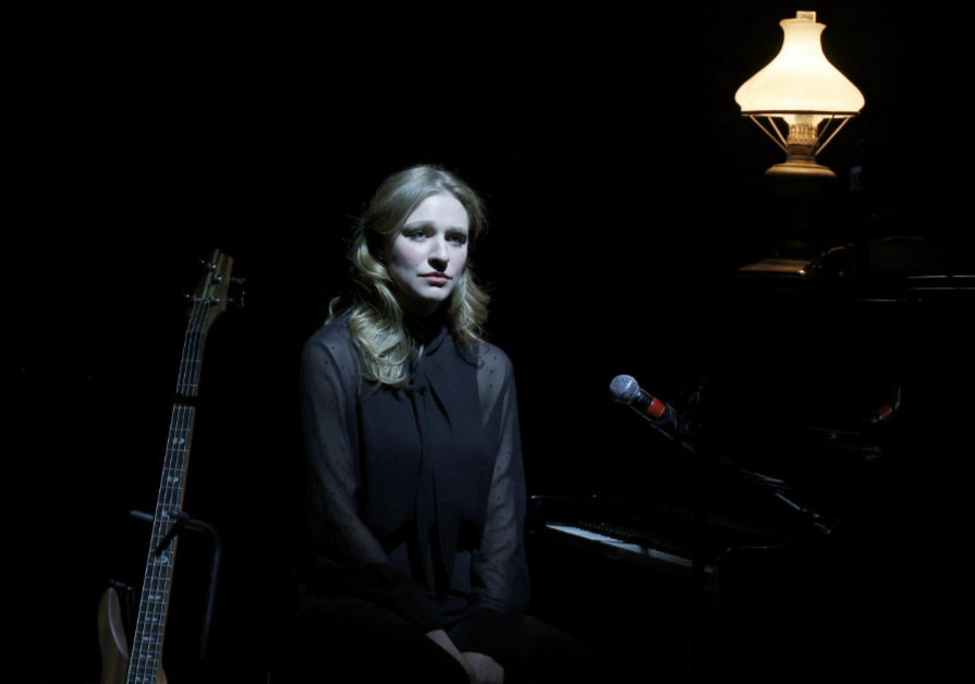 Люблю. Целую. Кеша. Все письма только о любви