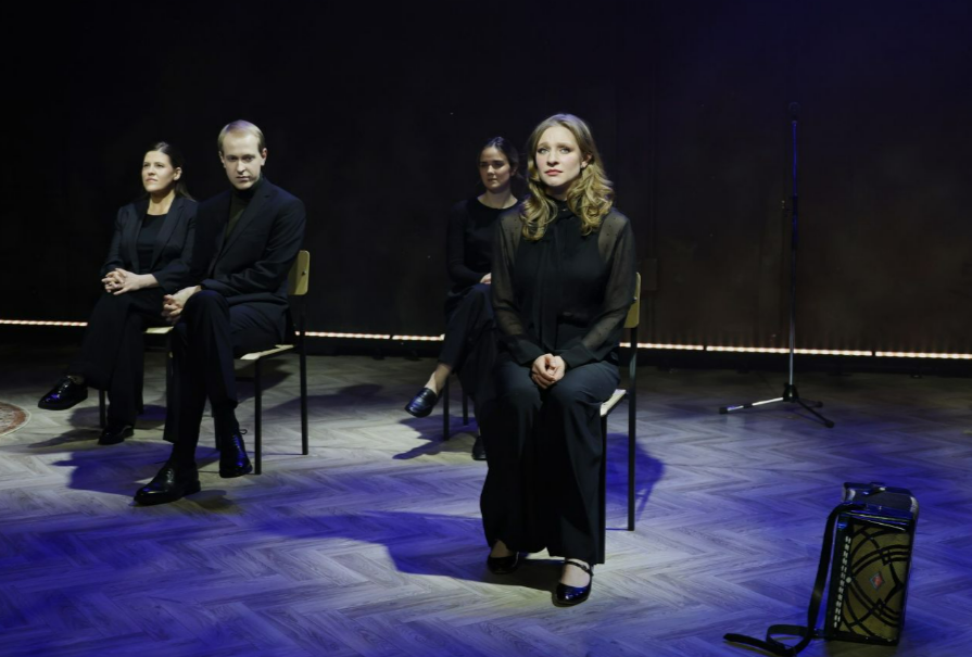 Люблю. Целую. Кеша. Все письма только о любви