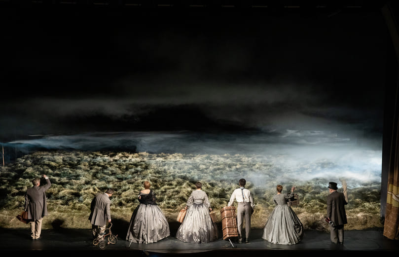 Месяц в деревне